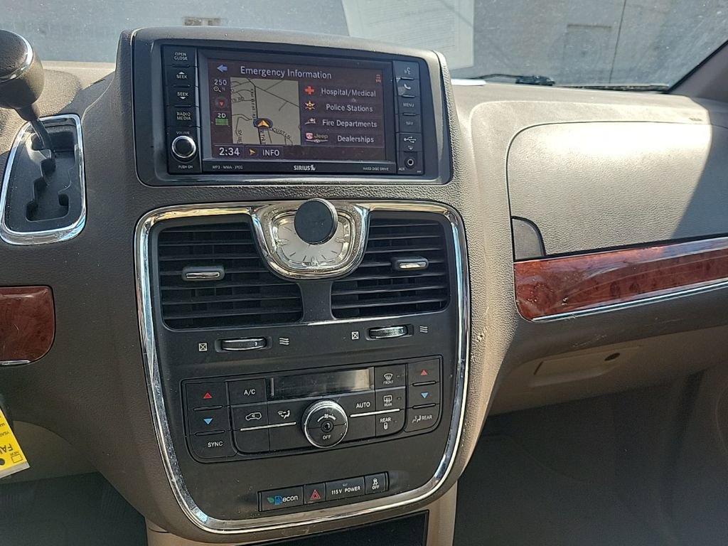 Used 2013 Chrysler Town & Country Touring image 11