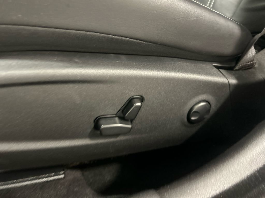 Used 2023 Chrysler 300 S image 17