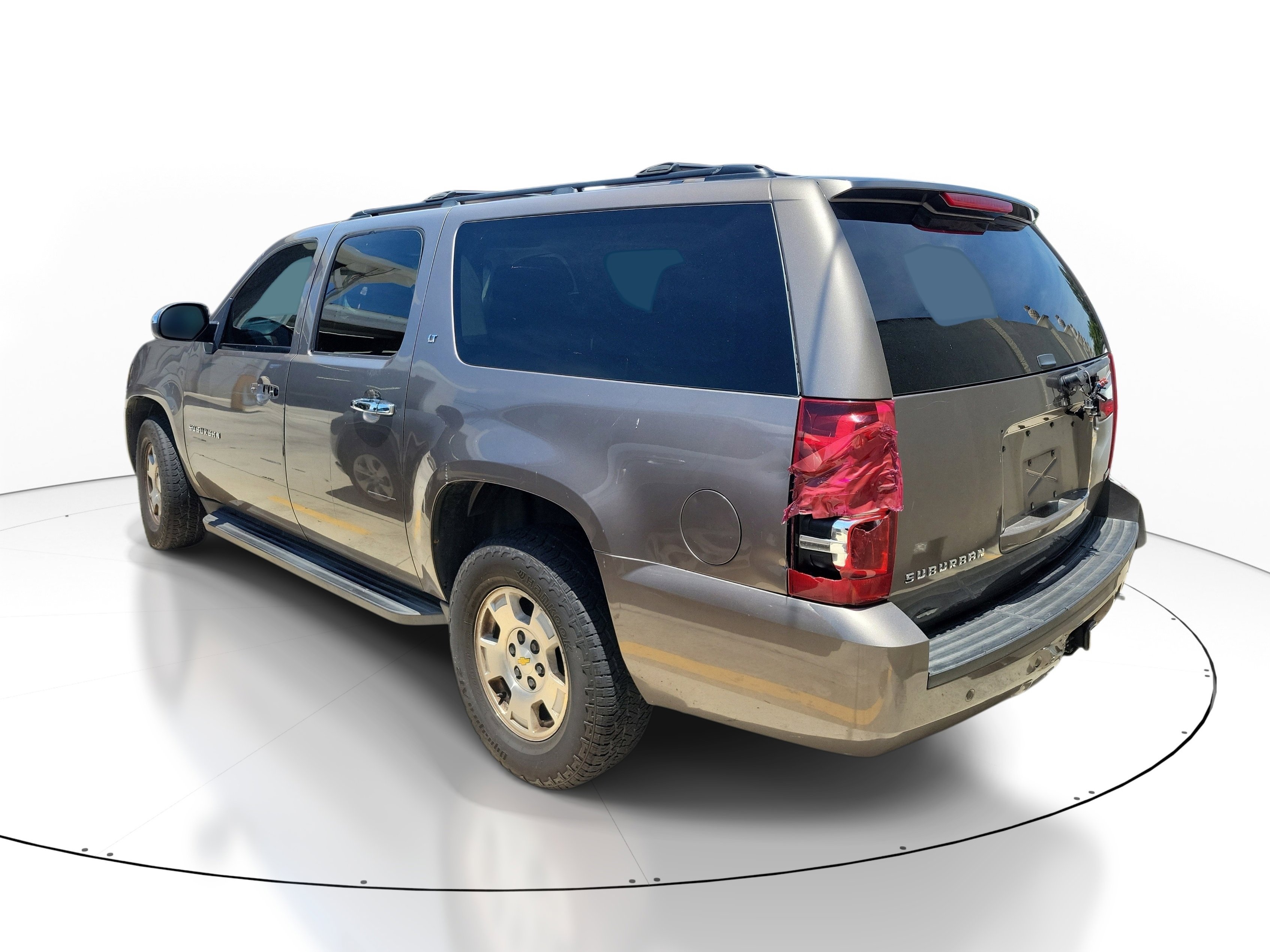 Used 2011 Chevrolet Suburban LT RWD image 4