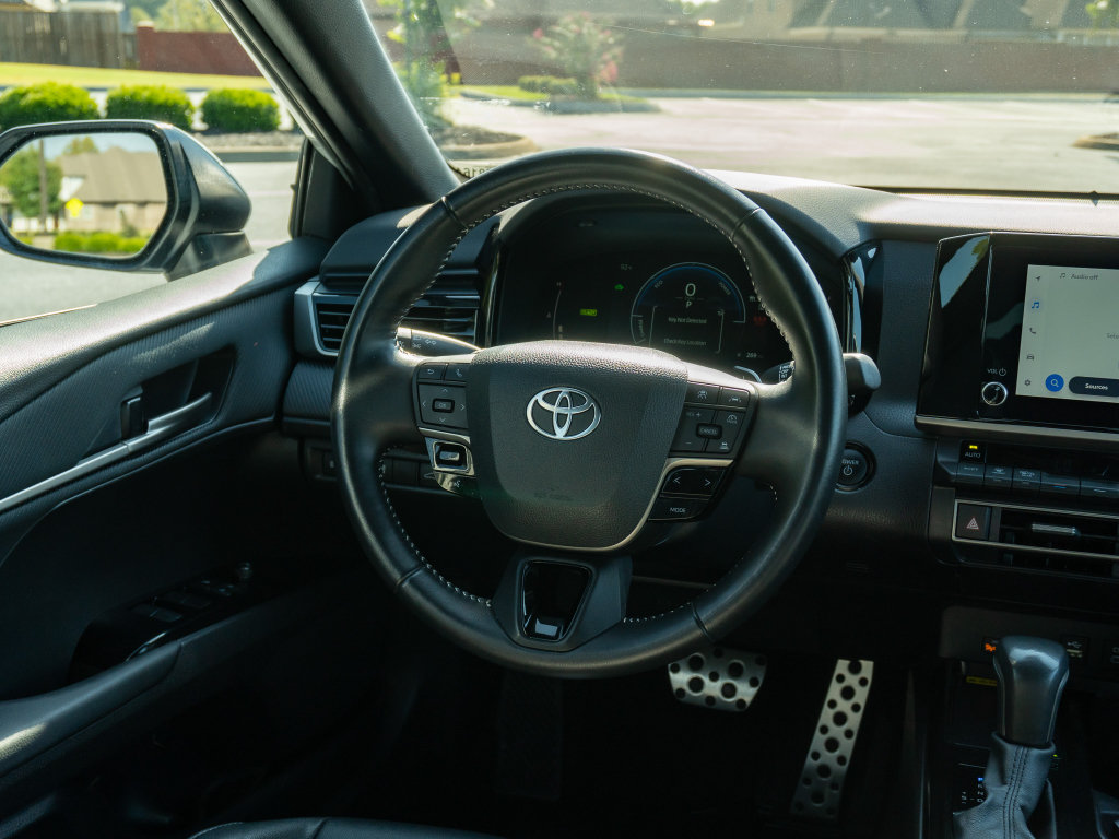 Used 2025 Toyota Camry SE FWD image 21