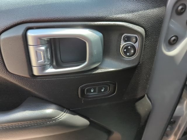 Used 2019 Jeep Wrangler Unlimited Sahara AWD/4WD image 18