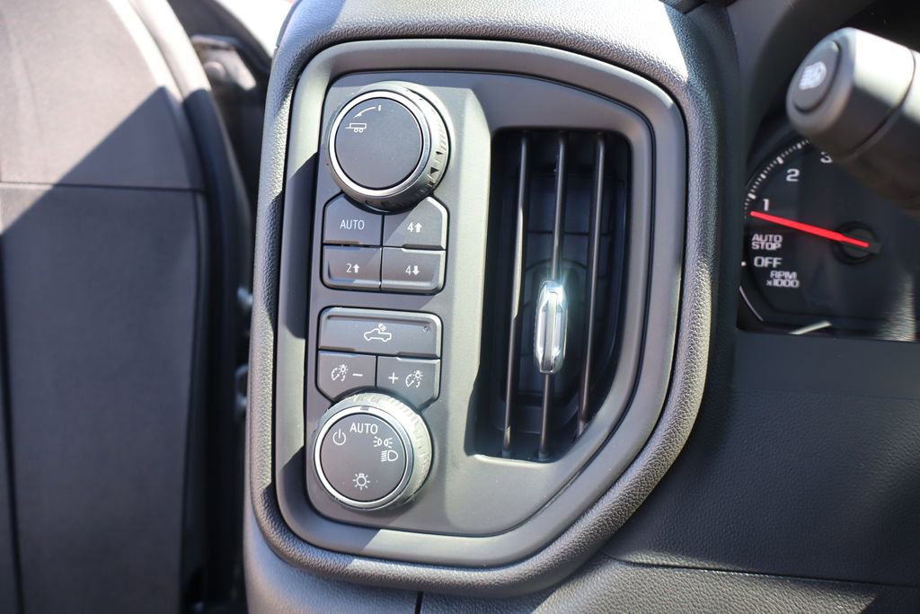 Used 2025 Chevrolet Silverado 1500 Custom Trail Boss w/ LPO, Dark Essentials Package image 15