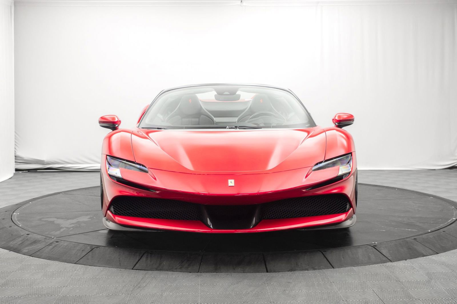 Used 2022 Ferrari SF90 Spider image 10