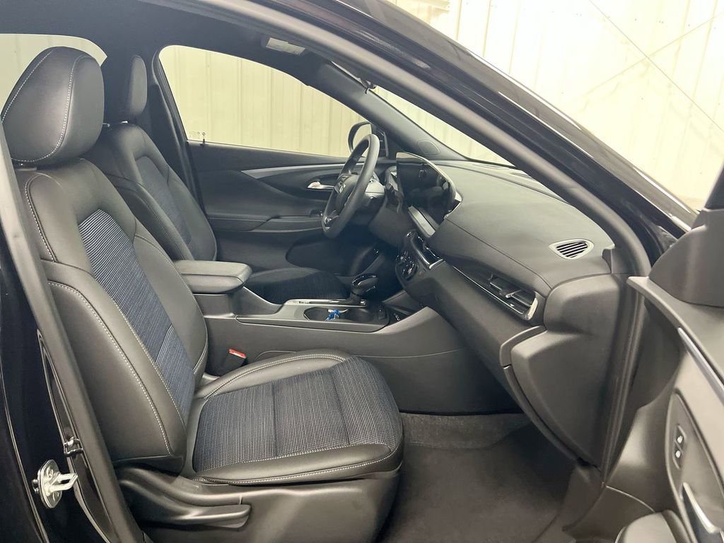 Certified 2025 Buick Envista Preferred w/ Convenience II Package image 21
