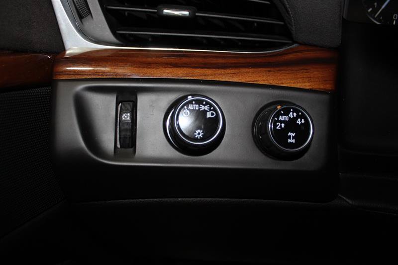 Used 2015 Cadillac Escalade Luxury AWD/4WD image 27