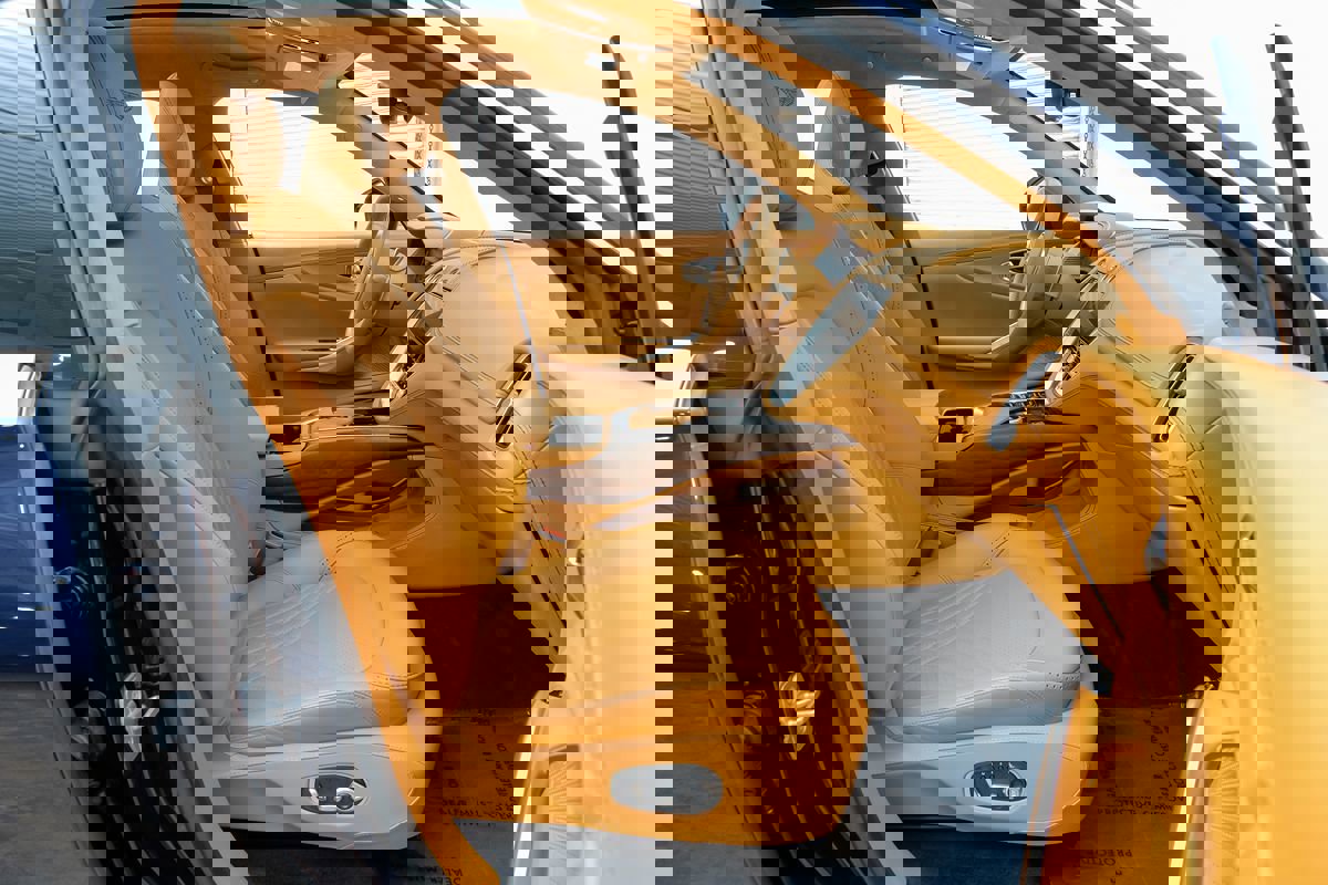 Used 2021 Aston Martin DBX AWD/4WD image 27