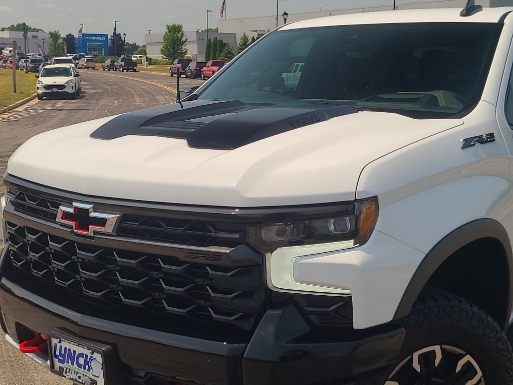 Used 2024 Chevrolet Silverado 1500 ZR2 w/ Technology Package AWD/4WD image 8