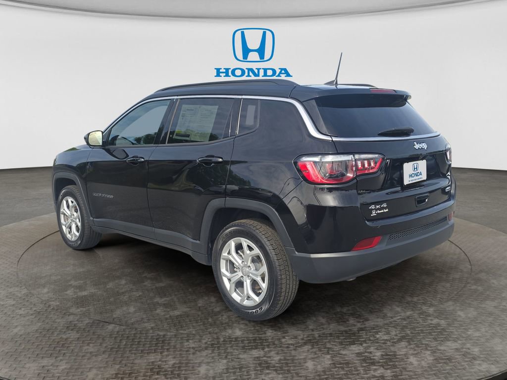 Used 2024 Jeep Compass Latitude AWD/4WD image 3