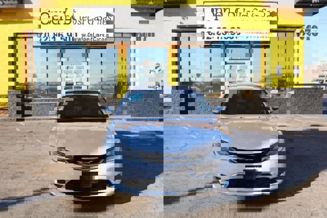 Used 2015 Chrysler 200 Limited image 3