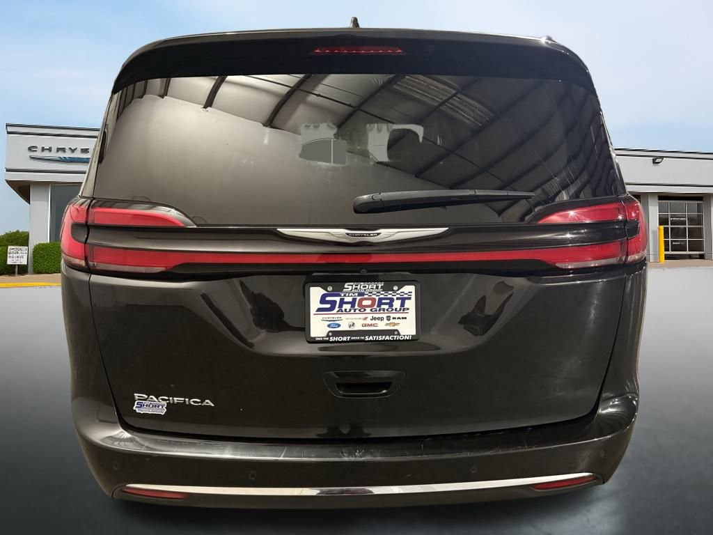 Used 2023 Chrysler Pacifica Touring-L image 4