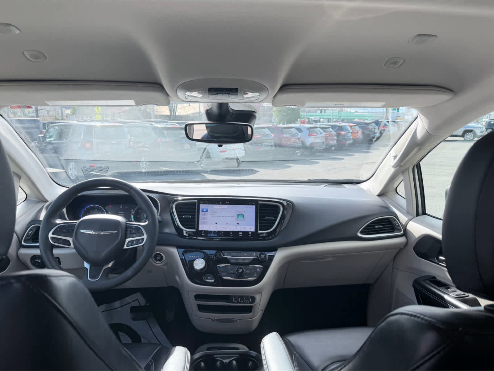 Used 2023 Chrysler Pacifica Touring-L image 16