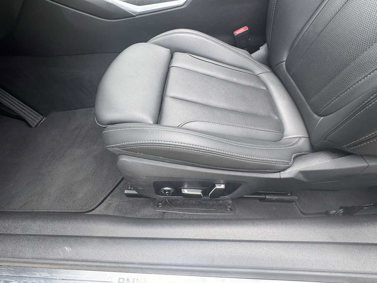 Used 2025 BMW 430i Convertible w/ Premium Package RWD image 13