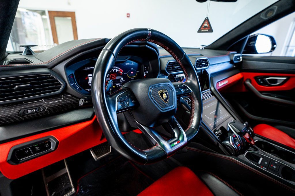 Used 2021 Lamborghini Urus image 40