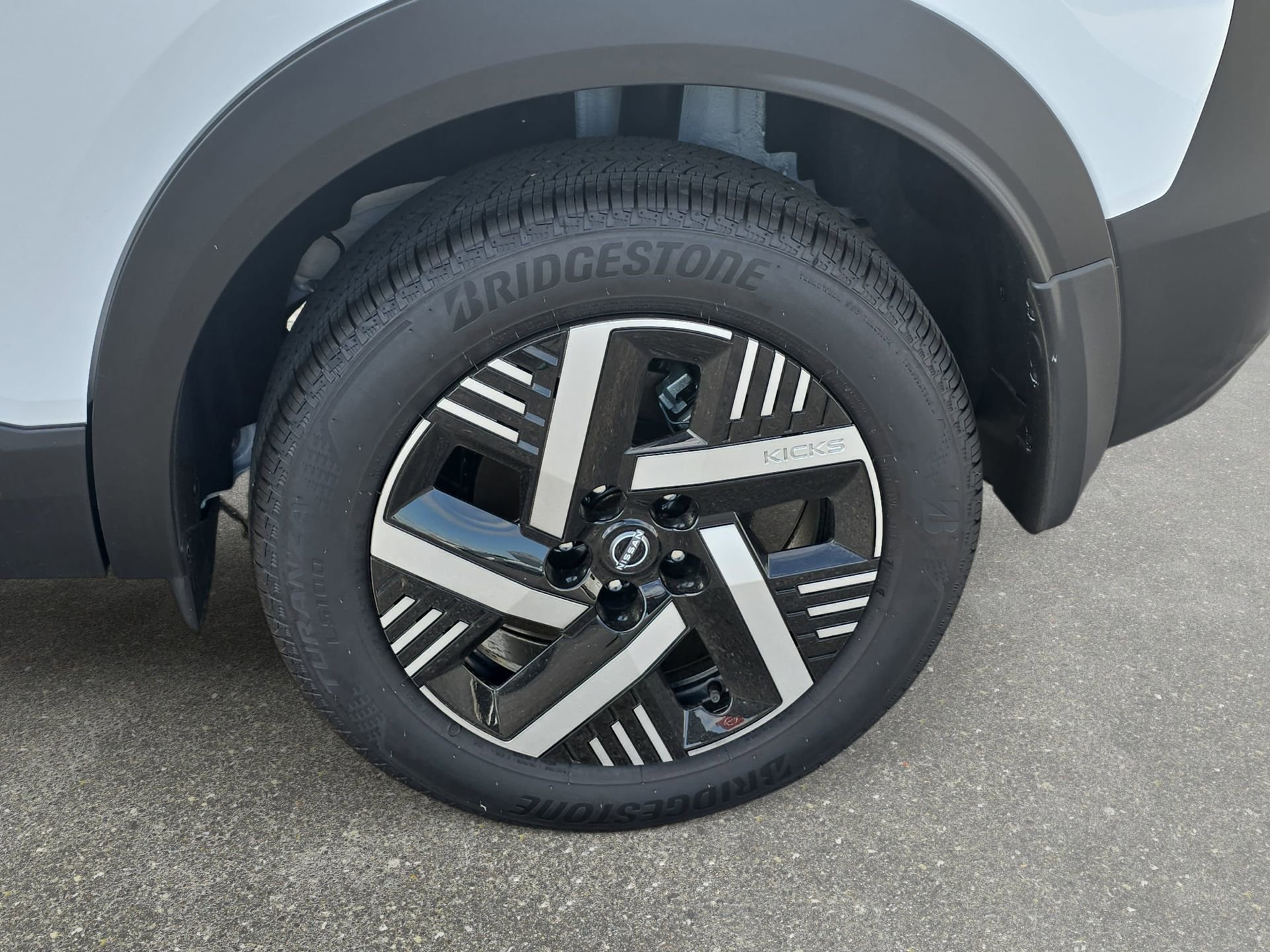 New 2026 Nissan Kicks SV w/ SV Premium Package FWD image 31