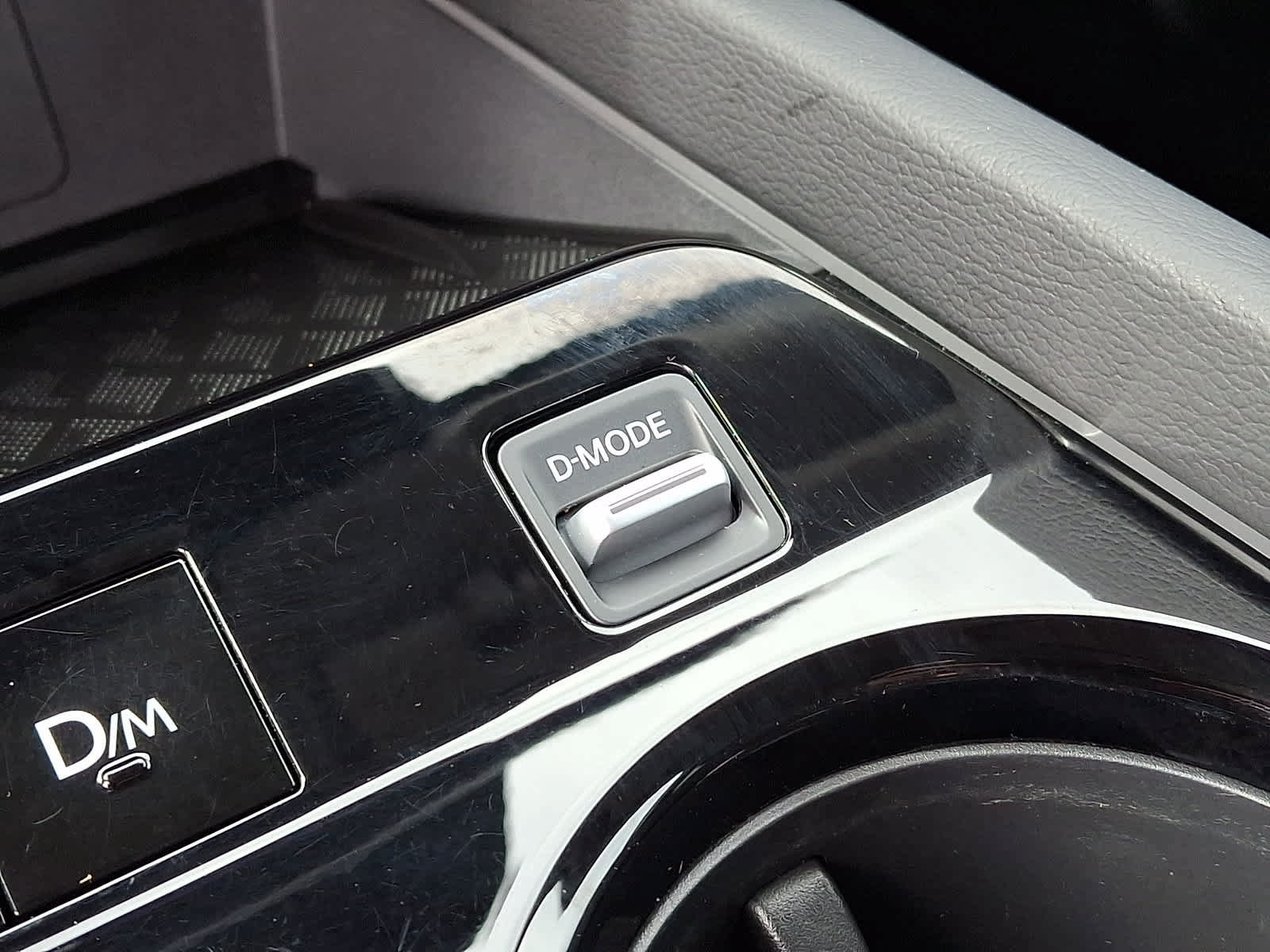Used 2025 Nissan Murano SV AWD/4WD image 26
