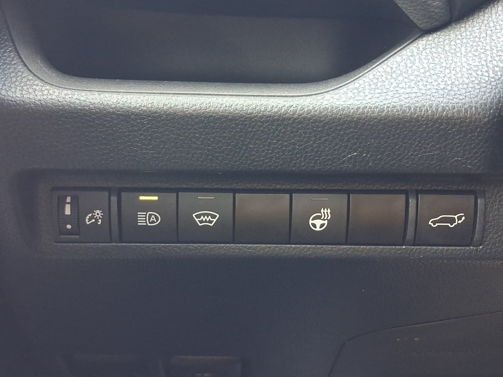 Used 2023 Toyota RAV4 XLE Premium AWD/4WD image 29