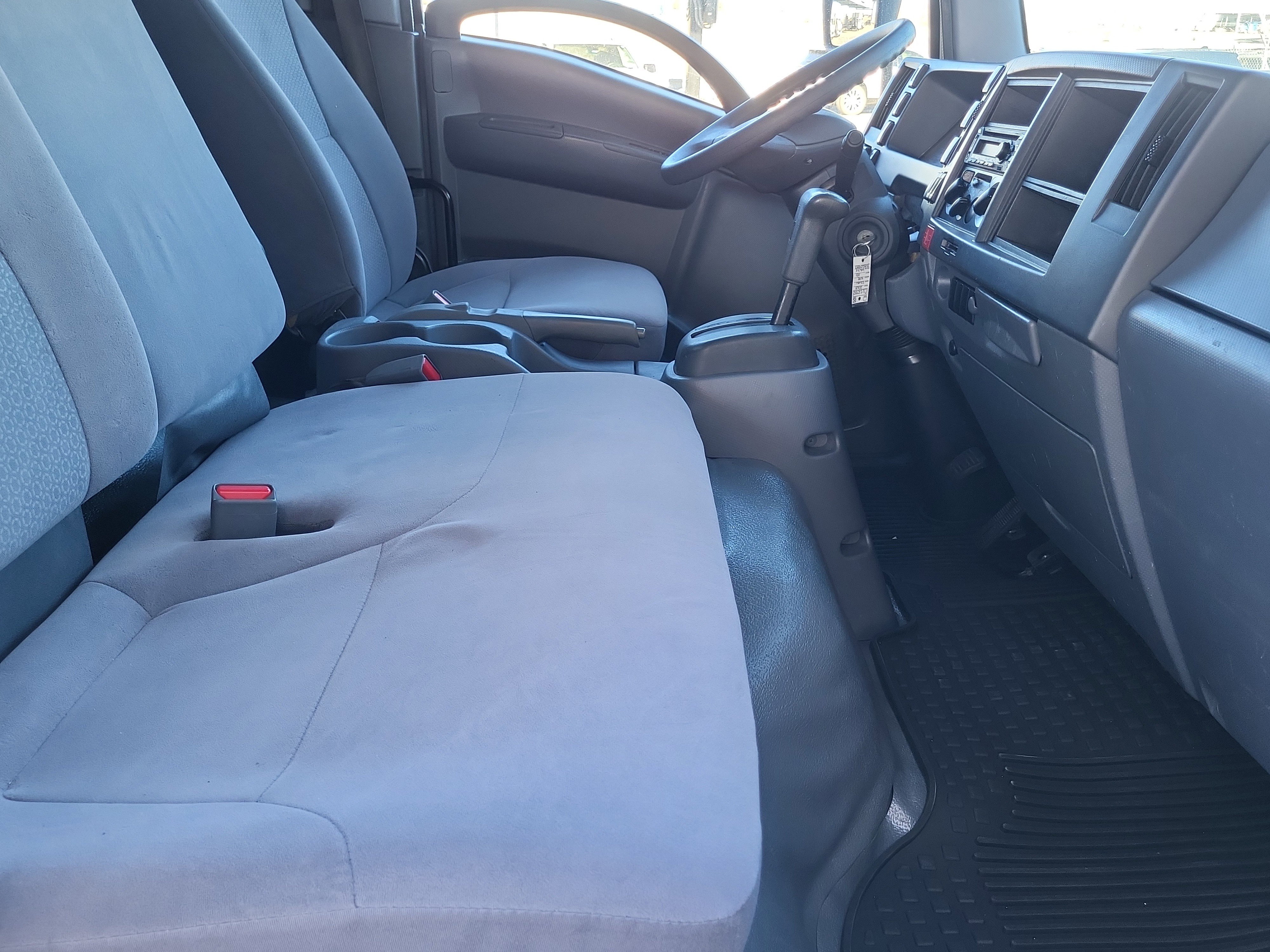 Used 2018 Isuzu NPR image 10