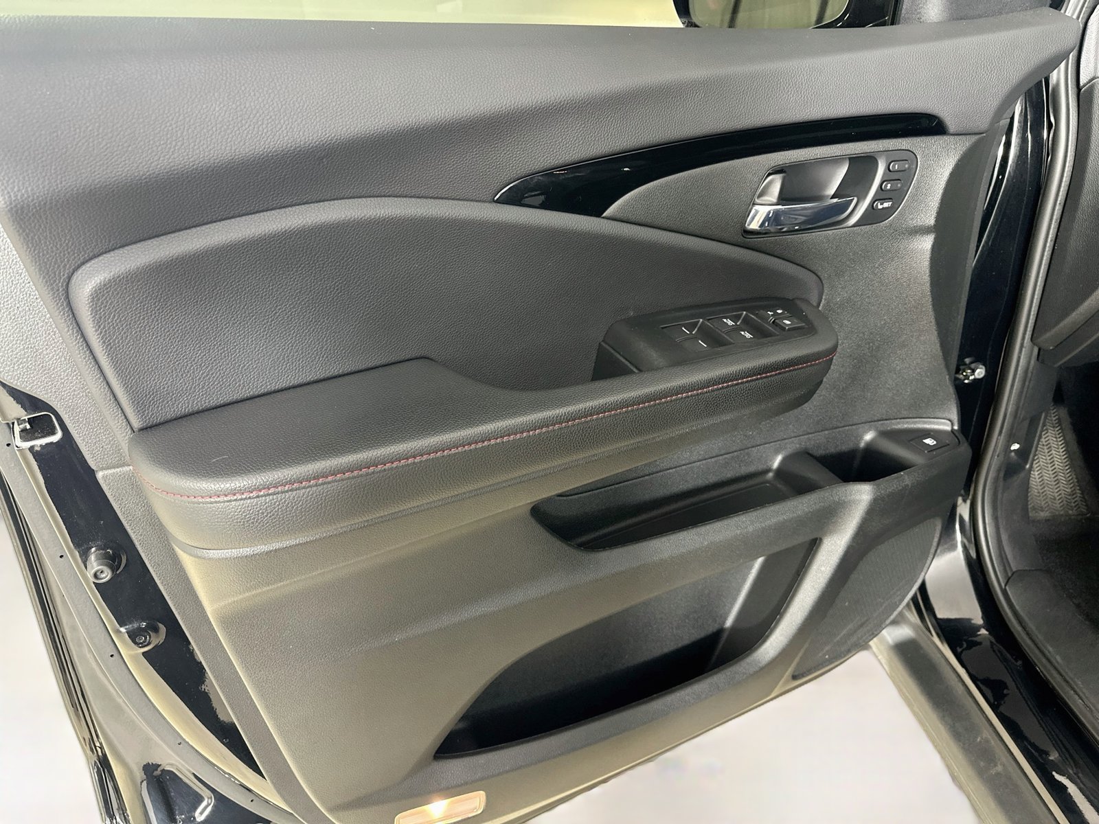 Used 2024 Honda Ridgeline Black Edition image 16