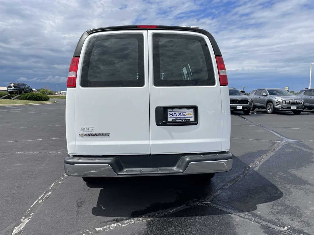 Used 2024 Chevrolet Express 2500 w/ Driver Convenience Package RWD image 4