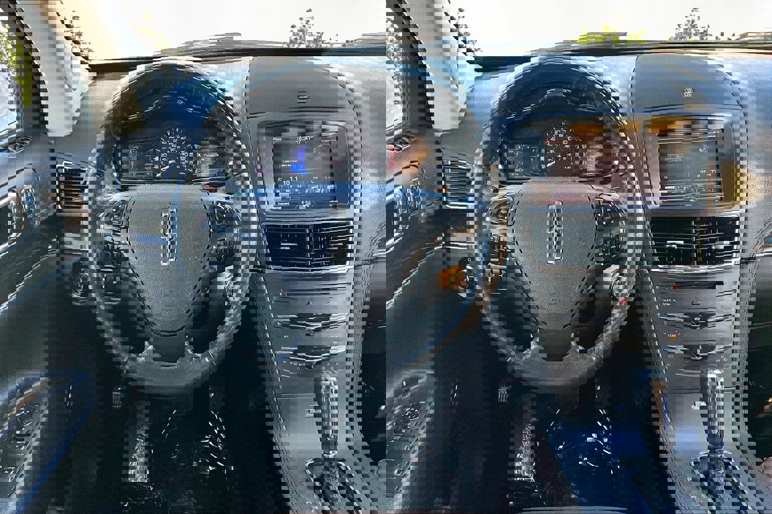 Used 2013 Lincoln MKT AWD image 5