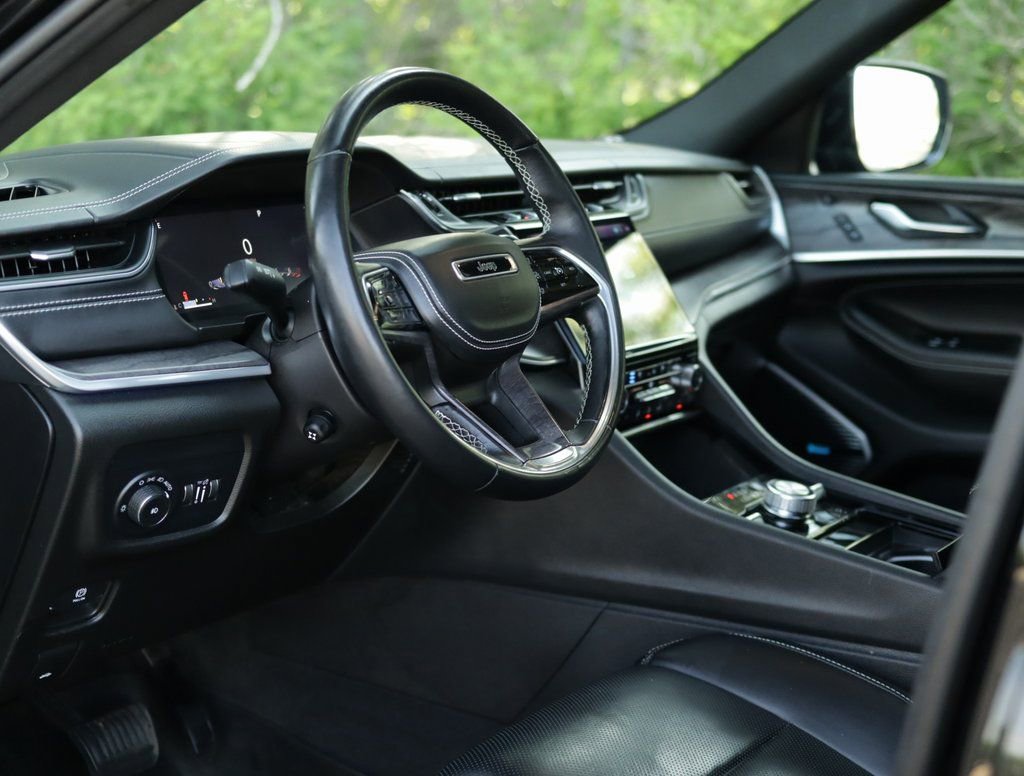 Used 2022 Jeep Grand Cherokee Overland w/ Luxury Tech Group IV image 9