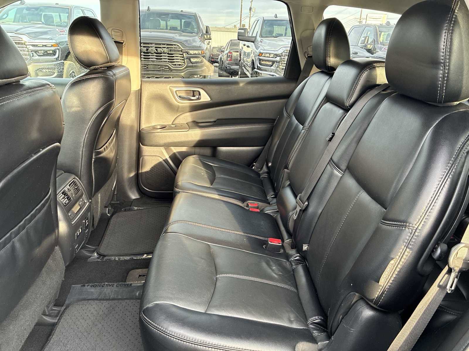 Used 2020 Nissan Pathfinder SL image 24