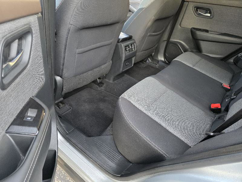 Used 2021 Nissan Rogue SV image 14