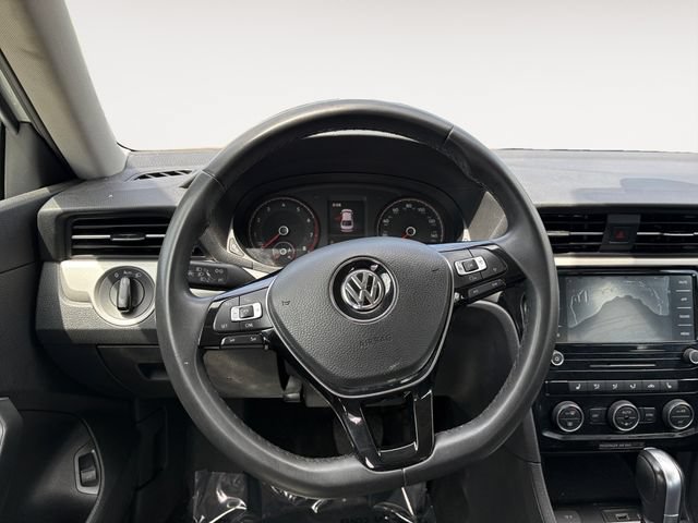 Used 2021 Volkswagen Passat 2.0T SE FWD image 12