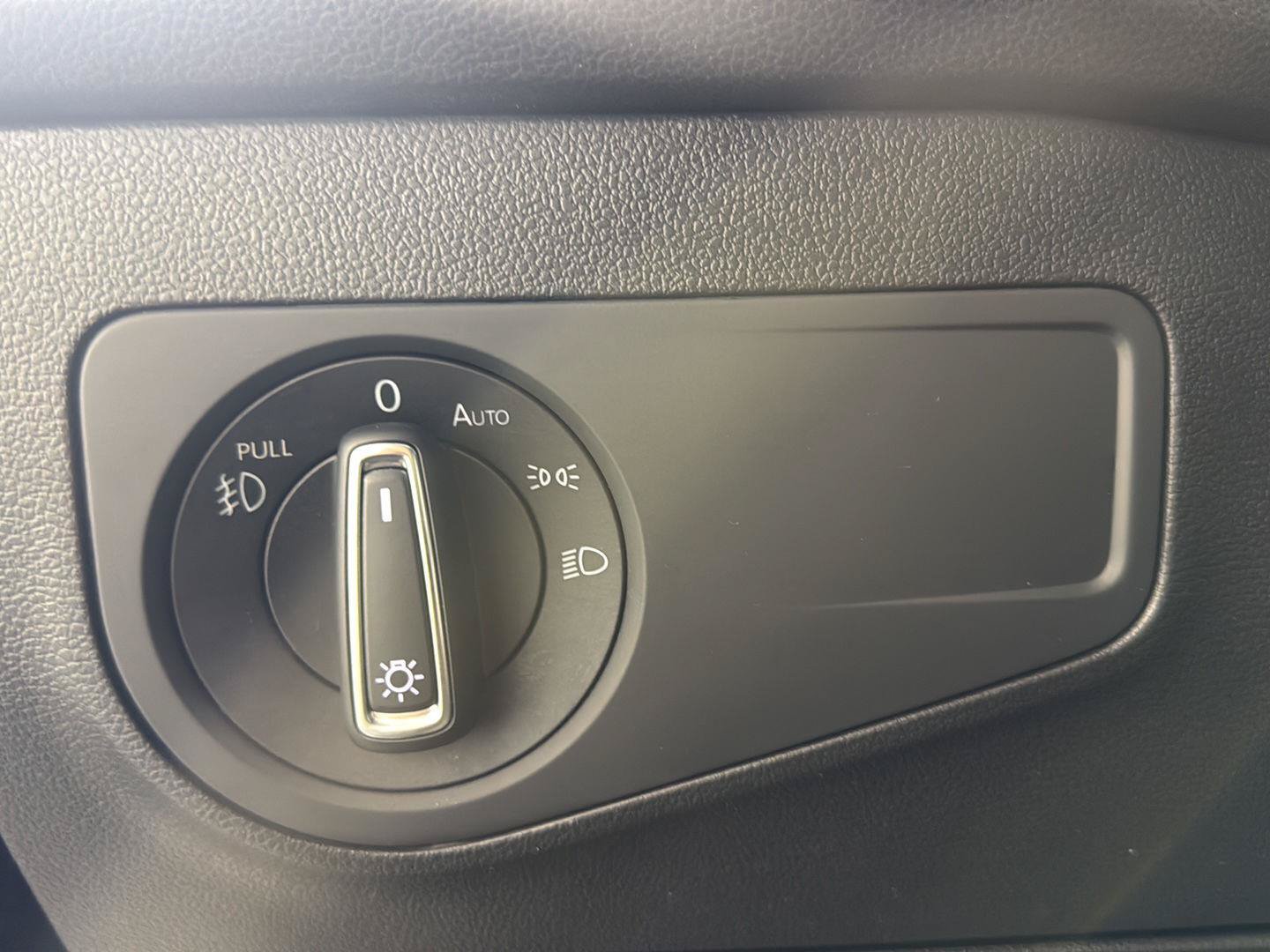 Used 2019 Volkswagen Tiguan S FWD image 19