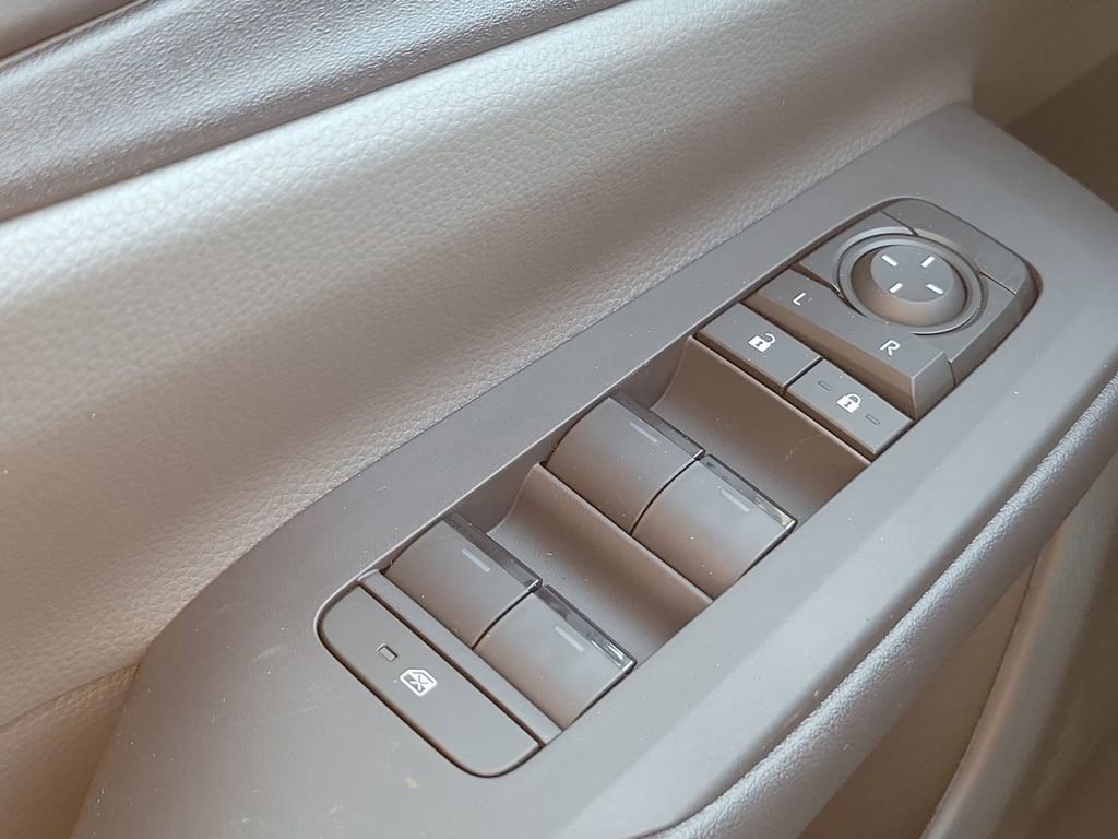 New 2026 Toyota Prius LE image 32