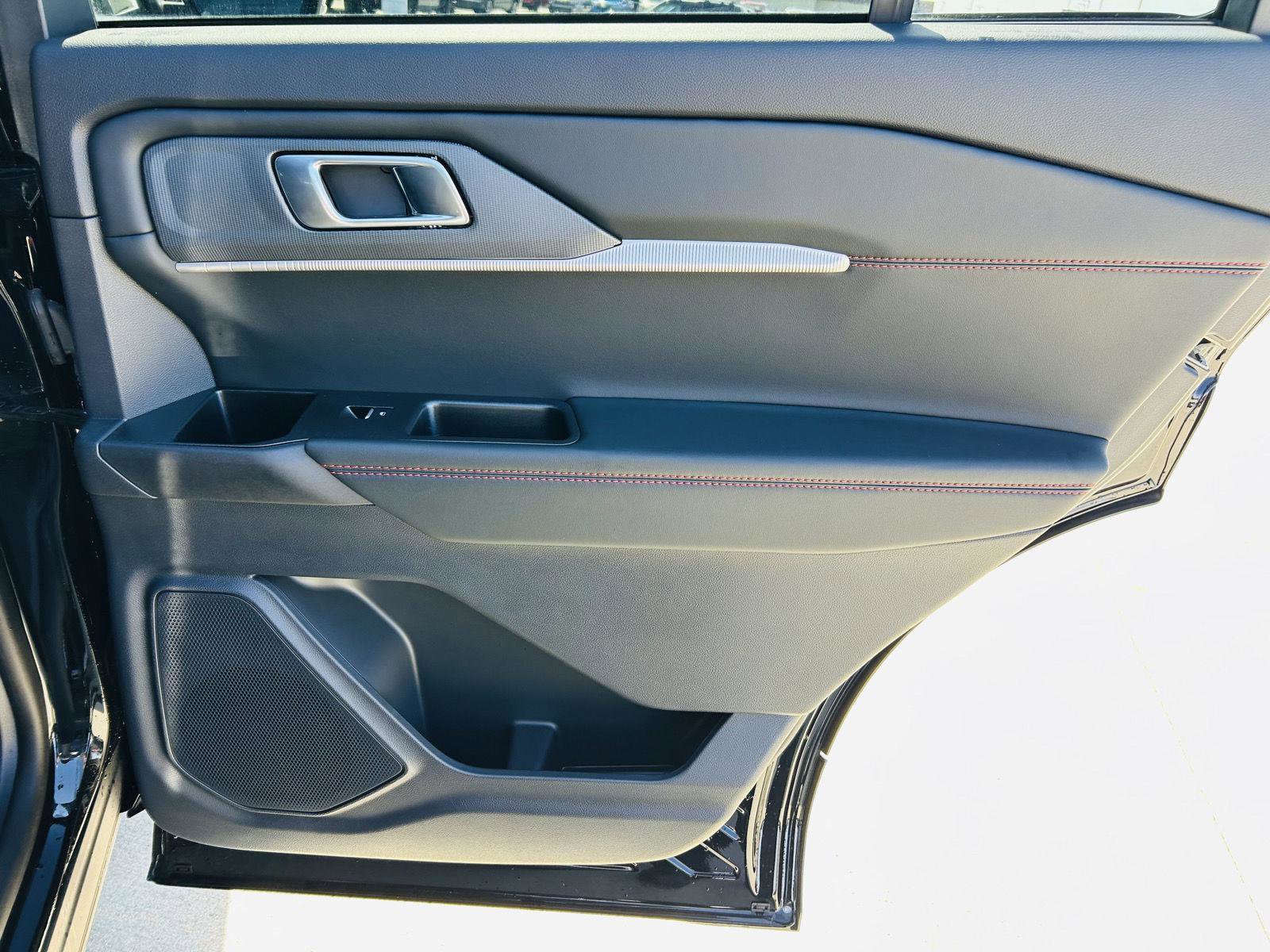 Used 2025 Ford Explorer ST-Line w/ Premium Package image 36