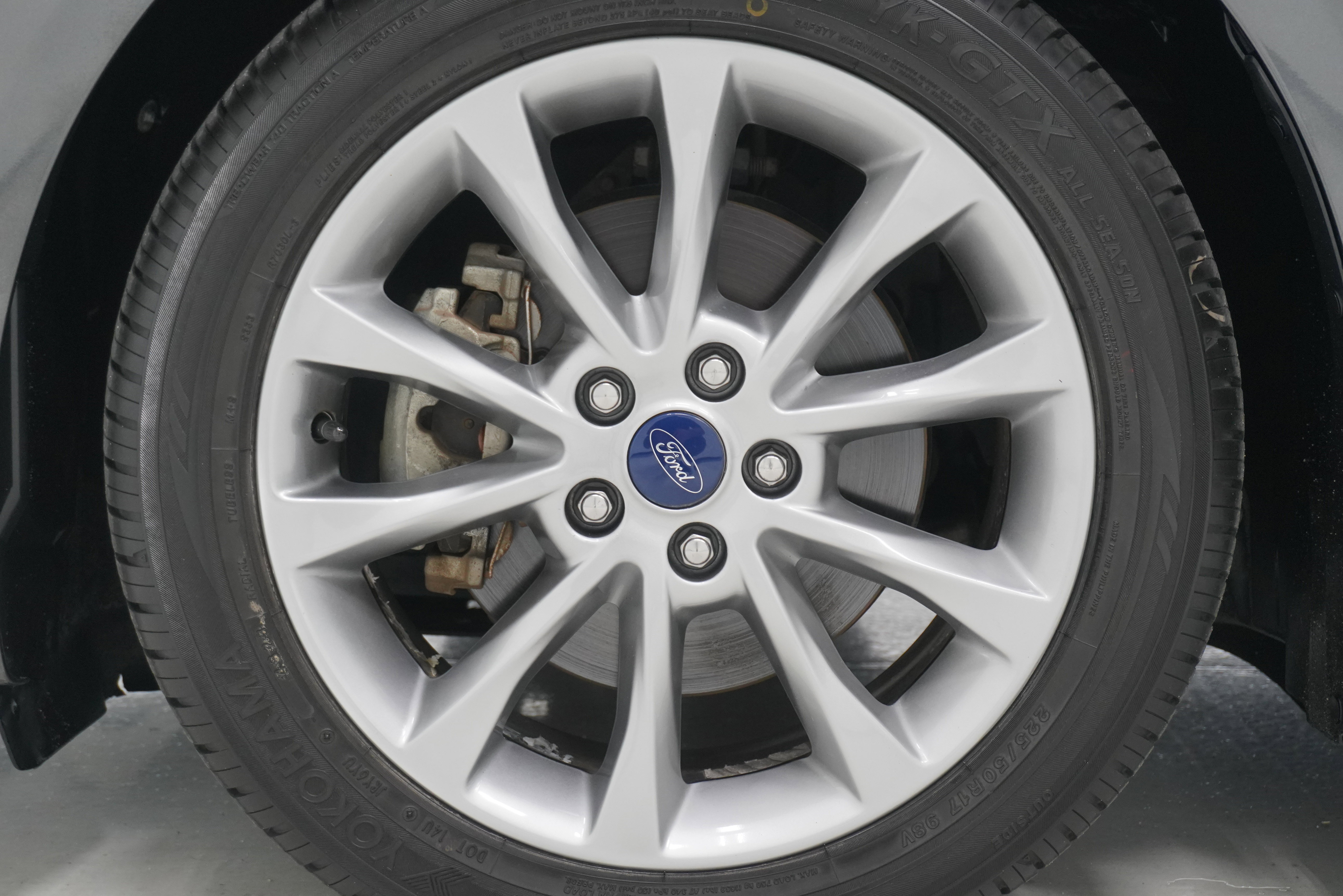Used 2017 Ford Fusion SE FWD image 24