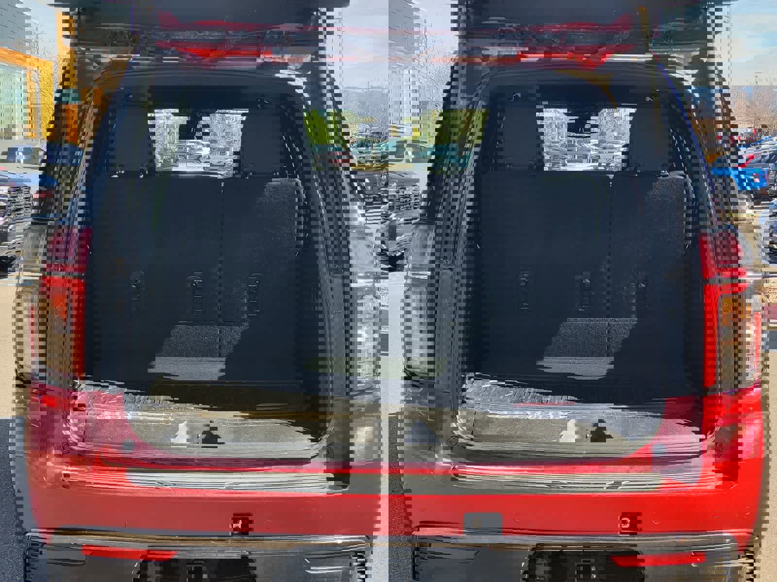 Used 2022 Chevrolet Suburban RST w/ Luxury Package image 31