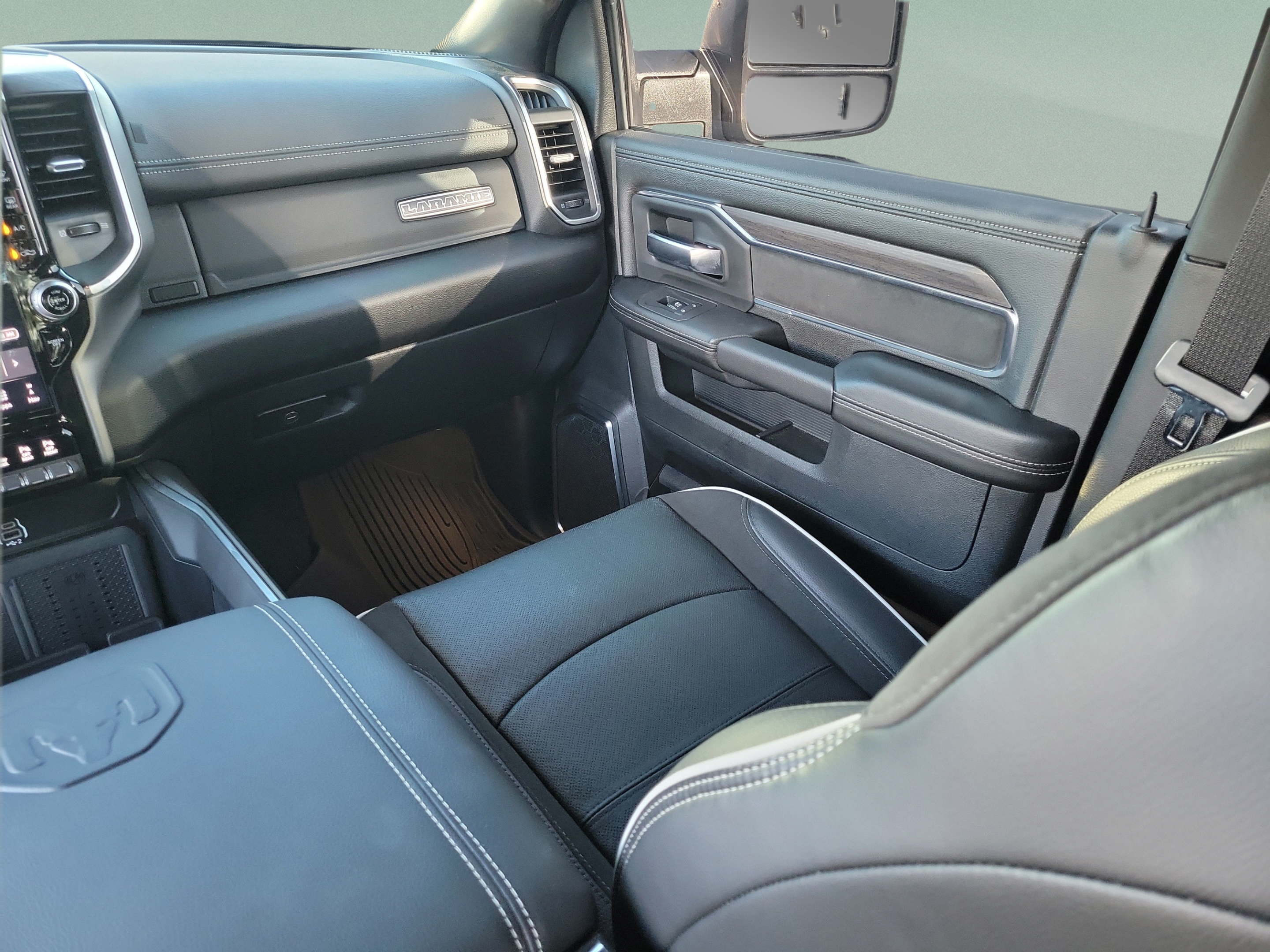 Used 2025 RAM 2500 Laramie w/ Night Edition AWD/4WD image 10