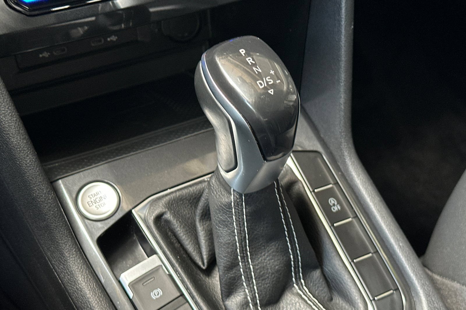 Used 2023 Volkswagen Tiguan SE w/ Panoramic Sunroof Package FWD image 23