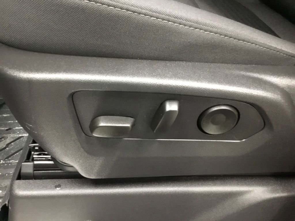 Used 2025 Chevrolet Silverado 1500 LT Trail Boss w/ Convenience Package II image 9