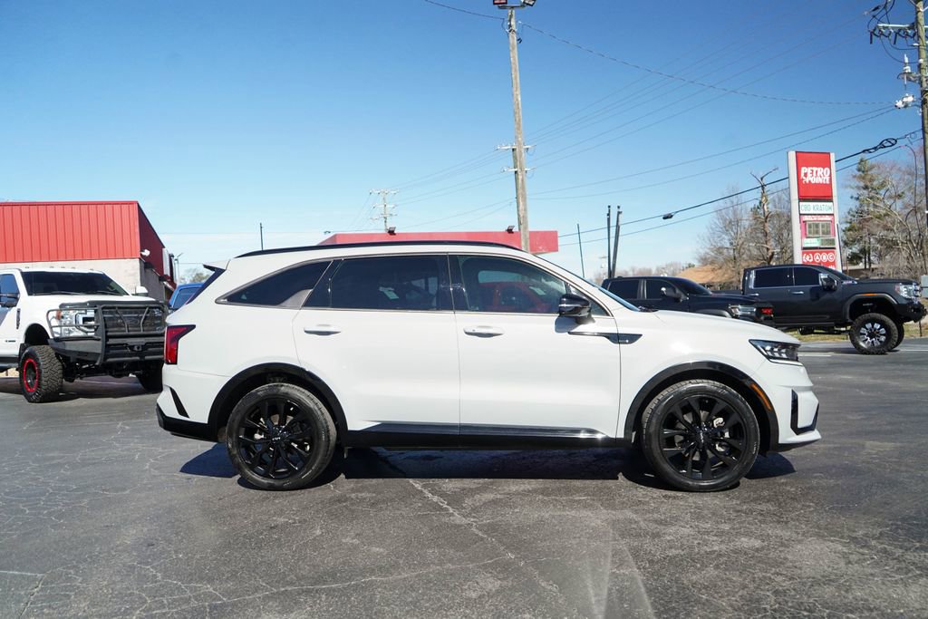 Used 2022 Kia Sorento SX image 2