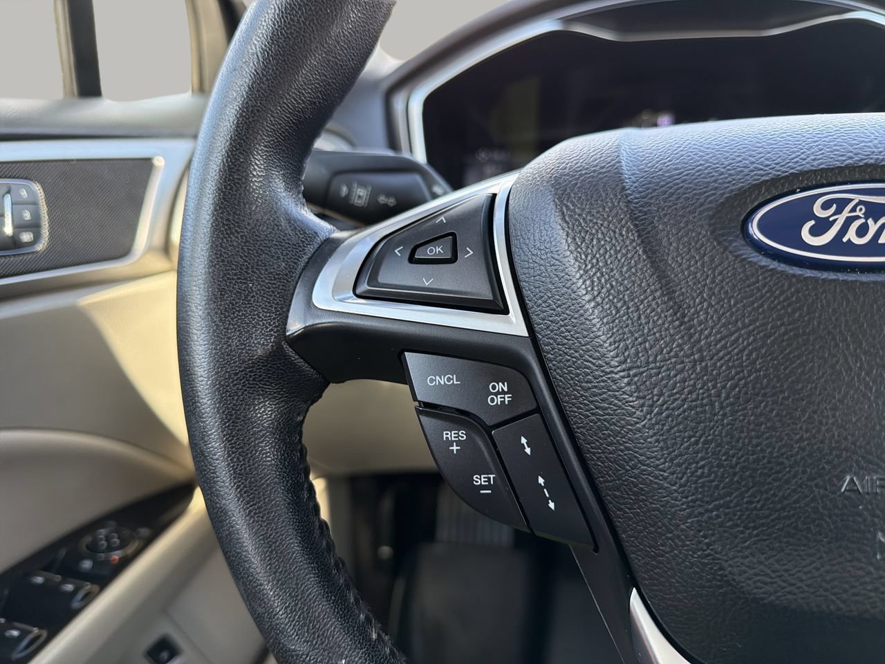 Used 2019 Ford Fusion SEL FWD image 28