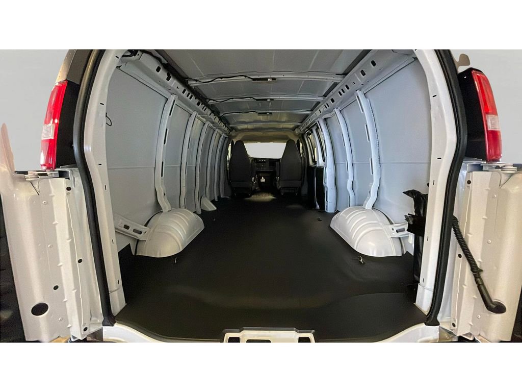 New 2025 GMC Savana 3500 Extended w/ Driver Convenience Package image 16