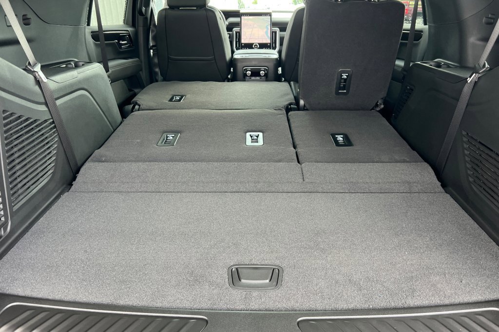 New 2026 GMC Yukon Elevation image 13