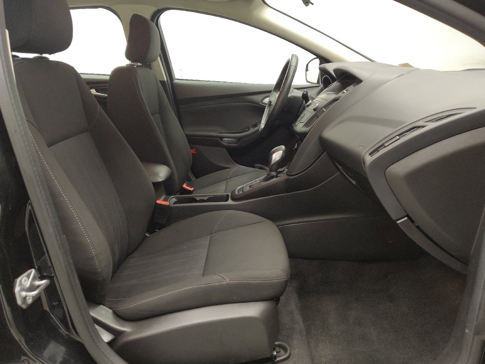 Used 2018 Ford Focus SE w/ Cold Weather Package FWD image 21