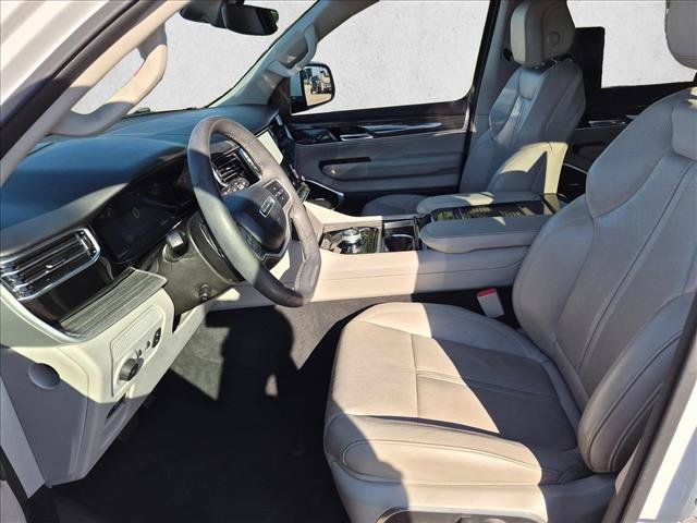 Used 2022 Jeep Wagoneer Series III w/ Rear Seat Video Group 1 AWD/4WD image 16