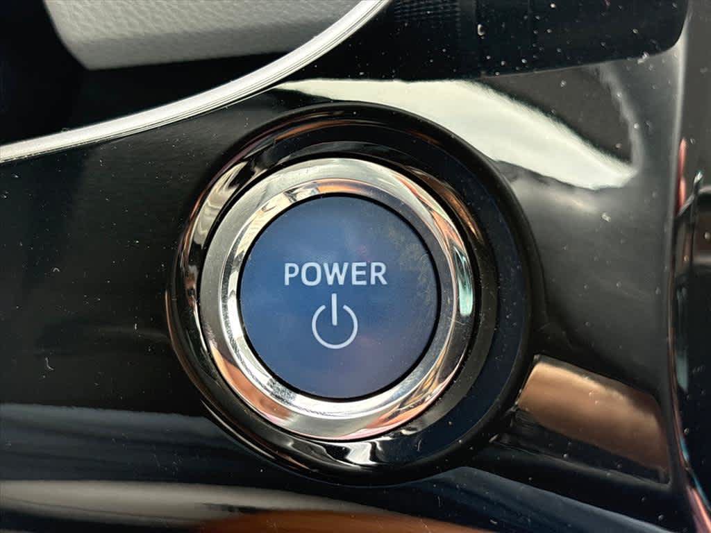 Used 2018 Toyota Prius Three Touring FWD image 17