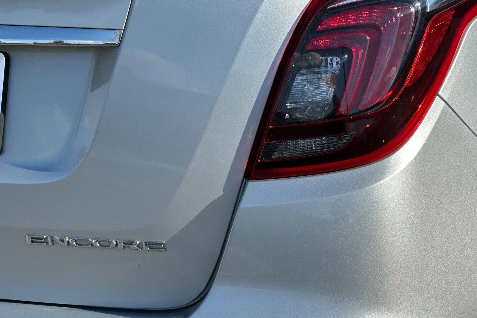 Certified 2021 Buick Encore Preferred FWD image 28