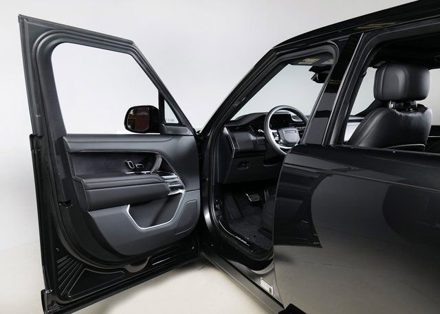 New 2026 Land Rover Range Rover SE image 23