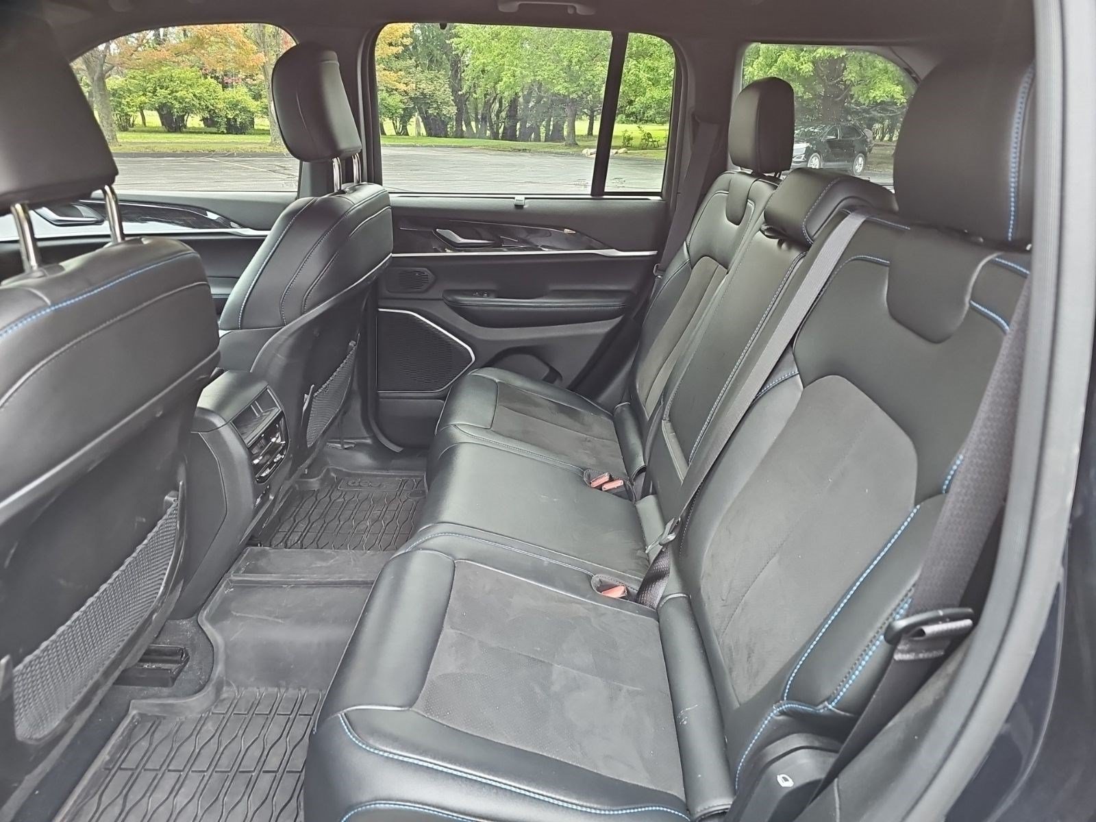 Used 2023 Jeep Grand Cherokee Trailhawk w/ Advanced Protech Group II AWD/4WD image 18