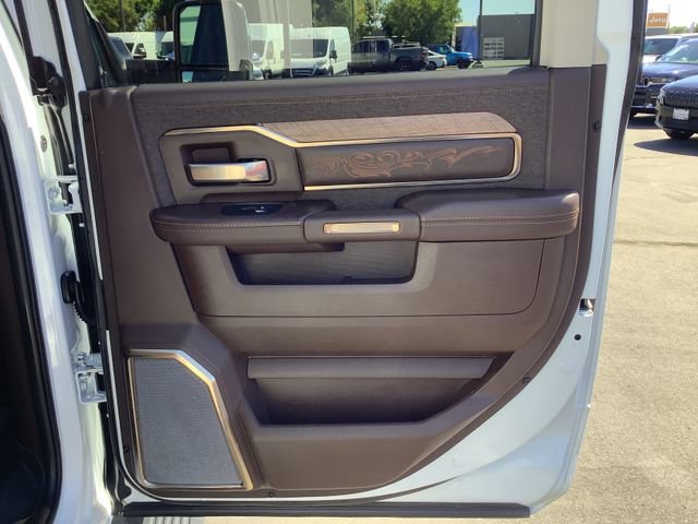 Used 2025 RAM 2500 Limited AWD/4WD image 38