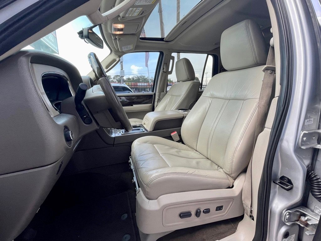 Used 2015 Lincoln Navigator 2WD image 14