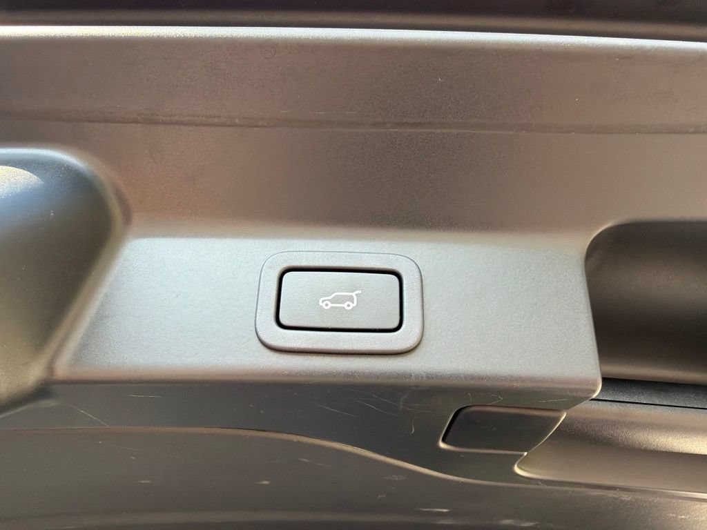 Used 2021 Jaguar F-PACE AWD/4WD image 19