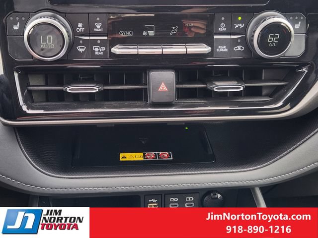 Used 2025 Toyota Highlander XLE AWD/4WD image 19